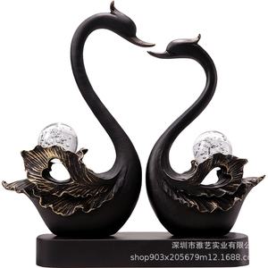 เครื่องตกแต่งคู่หงส์ที่เรียบง่ายทันสมัยไฟตู้ไวน์ระเบียงห้องนั่งเล่นหรูหราหรูหราหรูหราของขวัญแต่งงานขึ้นบ้านใหม่ - Product Image 2