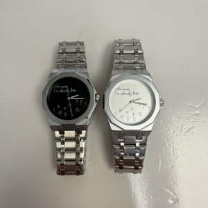 Op maat gemaakte logo luxe minimalistische herenhorloges 3ATM waterdicht mode quartz horloge 45mm wijzerplaat Wie maakt het uit, ik ben al te laat - Product Image 2