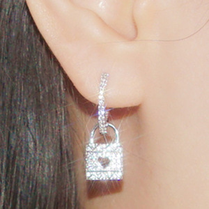 Orecchini Pendenti a Forma di Lucchetto, Orecchini di Tendenza per Donne, Gioielli in Stile Designer - Product Image 4