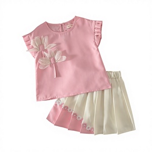 Completo Estivo per Bambine 2026: Nuovo Design Elegante con Gilet Floreale e Pantaloncini Plissettati alla Moda - Completo per Bambini in Offerta Speciale - Product Image 1