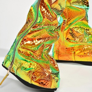 รองเท้าบูทส้นตึกทรงกลมสีทองหลากสี ไซส์ใหญ่ 48 สำหรับผู้หญิง แบบสวม ปิดหน้าเท้า รุ่น Lady Lock Shark  พร้อมซิป พื้นหนา ความสูงระดับเข่า - Product Image 4