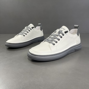 Chaussures plates décontractées tendance pour hommes de luxe, style designer, à semelle en caoutchouc, à enfiler, avec doublure en maille, toutes saisons - Product Image 4