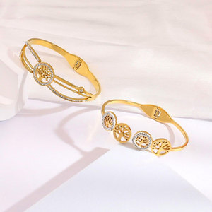 Brazalete y Pulsera de Acero Inoxidable al por Mayor con Dijes de Moda de Números Romanos y Circón, Baño de Oro, Diseño Famoso Personalizado para Mujer - Product Image 6