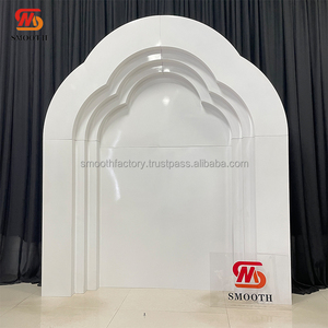 Arche murale décorative LEDA en métal blanc 3D multicouche avec chemin de fleurs pour mariages, fêtes et baby showers - Product Image 3