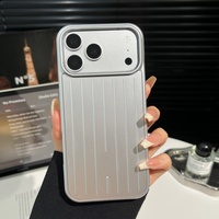 Coque de téléphone mate texturée antidérapante avec rayures verticales 3D pour iPhone, design intégral 2-en-1 en TPU + PC résistant aux chutes