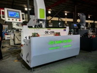 Nouvelle conception 2026 Mini fraiseuse CNC à tête unique de 600 mm pour profilés en aluminium, machine de perçage automatique, routeur CNC pour matériaux métalliques