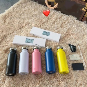 Thermos de luxe en acier inoxydable à double paroi isolé sous vide pour le sport, idéal comme cadeau - Product Image 2