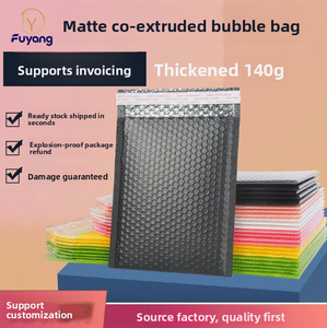 Enveloppe à bulles auto-scellante noire mate pour l'emballage des chaussettes, sacs d'expédition personnalisés pour une utilisation industrielle dans les chaussures et les vêtements - Product Image 1