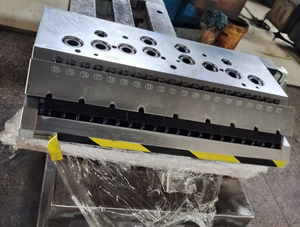 Phổ biến lyd thương hiệu PVC soffit bảng điều khiển máy sản xuất với Siemens động cơ đôi vít thiết kế hộp số hồ sơ ứng dụng - Product Image 3