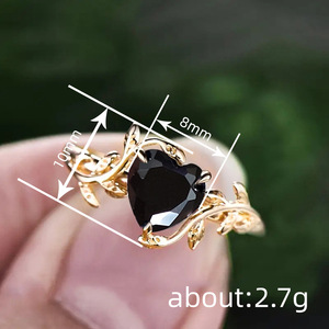 Anello con Design a Foglia e Cuore Nero, Stile Gotico per Donne - Product Image 4