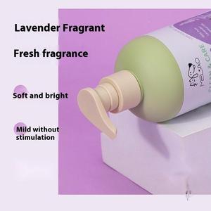 Gel de ducha para mascotas 2 en 1 300ml Gel de ducha para mascotas de larga duración Gel de ducha perfumado de lavanda suave no irritante para perros y gatos - Product Image 2