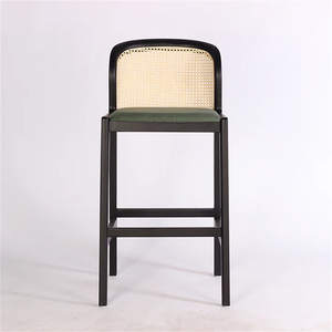 <span class=keywords><strong>Tabouret</strong></span> <span class=keywords><strong>de</strong></span> <span class=keywords><strong>bar</strong></span> en <span class=keywords><strong>bois</strong></span> massif avec dossier en rotin <span class=keywords><strong>noir</strong></span> <span class=keywords><strong>de</strong></span> style <span class=keywords><strong>scandinave</strong></span> moderne Decoout pour restaurant, café, cuisine <span class=keywords><strong>et</strong></span> <span class=keywords><strong>bar</strong></span> à domicile - Product Image 6