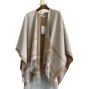 شال نسائي شتوي على الطراز الأوروبي والأمريكية بحروف <span class=keywords><strong>M</strong></span> طويلة على الوجهين متين قابل للتنفس للكشف عن الإبر في الهواء الطلق - Product Image 6