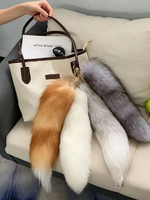 Breloque de sac en véritable fourrure de renard de luxe, pendentif queue d'animal surdimensionné et moelleux, porte-clés pour sacs à main de créateurs, cadeau décoratif