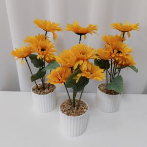 造花 5輪のひまわり 鉢植えのデイジー 盆栽 春 バレンタインデー ホームデコレーション ソフトで自然な質感 - Product Image 4