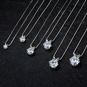 Livraison Rapide Collier Pendentif Classique à Six Griffes en Argent Sterling 925 Plaqué Or 18 carats avec Moissanite VVS de 6,5 mm, 8 mm, 9 mm - Product Image 4