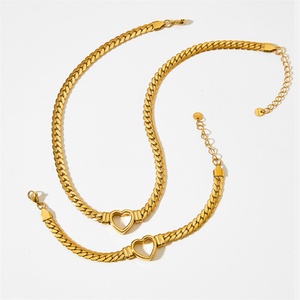 Collier tendance en acier inoxydable plaqué or avec chaîne gourmette et pendentif cœur creux pour femme - Product Image 6