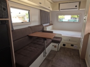 Remolque de Viaje Ligero de Aluminio para 4 Personas, Diseño Moderno con Doble Eje, para Campamento al Aire Libre, Casa Rodante, Caravana - Product Image 5