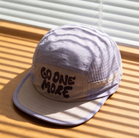 Gorra Trucker Personalizada de 5 Paneles con Visera Plana, Tejido Técnico Repelente al Agua, Corona Alta, Cierre Snapback, Aba Reta, Socio de Suministro OEM