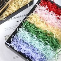 Papier de rembourrage coloré en raphia de haute qualité pour emballage cadeau, provenant de l'usine Nicro Original Factory