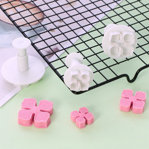 Emporte-pièces en plastique en forme <span class=keywords><strong>de</strong></span> <span class=keywords><strong>cœur</strong></span> pratiques pour la Saint-Valentin, pour la pâtisserie romantique et la création <span class=keywords><strong>de</strong></span> biscuits fondants en forme <span class=keywords><strong>de</strong></span> <span class=keywords><strong>cœur</strong></span> d'amour - Product Image 4