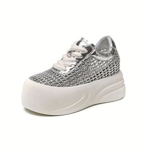 Chaussures décontractées à semelle épaisse de style coréen pour femmes, nouvelle collection 2026, baskets blanches en maille tissée, souples, respirantes et polyvalentes - Product Image 1