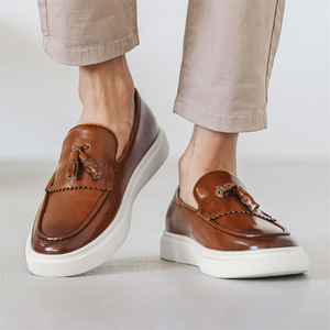 Mocasines con borlas para hombre de talla grande, cómodos, suela blanda, punta redonda, estilo británico, Walking Show, fotografía callejera, zapatos de vestir informales - Product Image 3