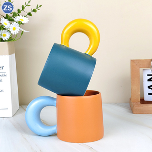Boccale personalizzato con Logo all'ingrosso tazza personalizzata con manico a luna grande in ceramica grazioso regalo da caffè e tazza di birra - Product Image 1