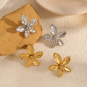 Boucles d'oreilles clous fleur en acier inoxydable plaqué or 18 carats pour femme, usage quotidien - Product Image 1