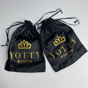 Bolsa de satén con cordón y logotipo personalizado, bolsa de satén negro con estampado en lámina dorada para empaque de pelucas, ropa y joyería. - Product Image 4