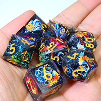Ensemble de dés de jeu polyédriques à bords vifs en résine faits à la main avec cœur cosmique noir Dragon pour jeux de société de table DnD TTRPG Cadeaux-PW1
