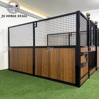 Panneaux muraux intérieurs en bambou de conception personnalisée luxueuse et préfabriquée, robustes et sécurisés, pour écuries de chevaux, devant de box avec fenêtre de ventilation