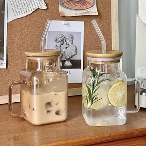 Borosilikat tinggi cangkir kaca persegi tahan panas dengan pegangan untuk minum teh susu kopi teh dengan sedotan dan tutup bambu