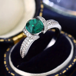Anello di Lusso con Gemma Verde per Donne, Elegante Gioiello da Dito per Occasioni Formali - Product Image 5