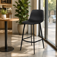 Tabouret de bar F20 en cuir PU noir rembourré avec repose-pieds en métal, hauteur 75 cm, pour îlot de cuisine ou comptoir de salle à manger, vente en gros