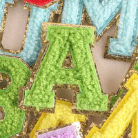 Écusson à lettres en chenille en gros Écusson à lettres thermocollantes Écusson brodé de 5.5cm de hauteur à paillettes pour la décoration