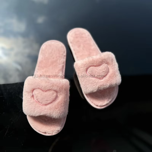 Chaussons d'intérieur en peluche pour femmes à motif cœur, en tissu éponge, pour l'hiver et la chambre, disponibles auprès des fabricants - Product Image 4