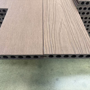 Revêtement de sol moderne pour extérieur avec technologie de revêtement de sol extérieur imperméable avancée et finition texture bois - Product Image 1