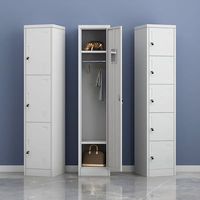 Le nouveau bureau individuel en métal pour employés est doté de deux portes utilisées comme bureaux à domicile