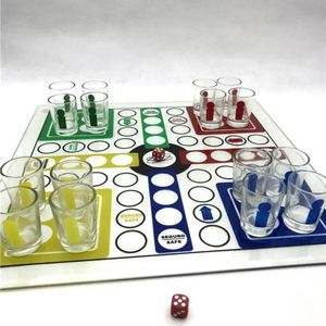 Jeu d'échecs pour boire |   Divertissement pour les fêtes |   Tasses colorées et planche pliable - Product Image 1