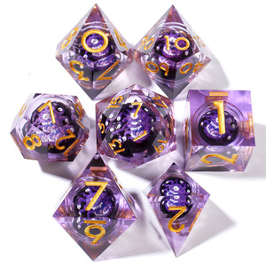 Venta al por mayor nuevo juego de <span class=keywords><strong>dados</strong></span> de resina de ángulo recto con logotipo personalizado tallado <span class=keywords><strong>muchos</strong></span> lados <span class=keywords><strong>dados</strong></span> afilados para Dnd RPG - Product Image 3