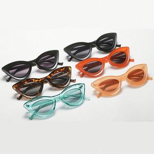 Vente en gros de lunettes de soleil triangulaires à monture PC personnalisées pour femmes, lunettes de soleil œil de chat petites UV400 pour femmes - Product Image 6