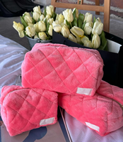 Sacs de maquillage en éponge matelassée de luxe avec logo personnalisable Sac cosmétique pour serviette de voyage à broder de grande capacité