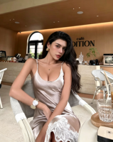 Robe de soirée Nicecover à col en V, en satin, avec ourlet en dentelle et fines bretelles, couleur champagne, style luxe léger, idéale pour les goûters et les rendez-vous.