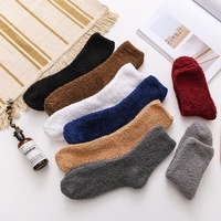 MINGZHI Chaussettes en peluche d'équipage de couleur unie chaudes pour l'hiver bon marché Logo personnalisé Vente en gros Chaussettes de sol en farine de corail Chaussettes confortables pour hommes