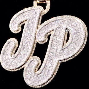 จี้เพชรโมอิสซาไนต์ VVS1 แบบกำหนดเอง ตัวอักษร JP ประดับเพชรหรูหรา ได้รับการรับรอง พร้อมจี้ห้อยคอแบบฮิปฮอป  จี้เงินแท้ 925 แบบหนามเตย - Product Image 1