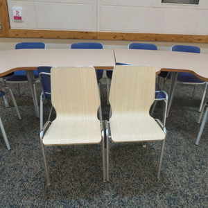 Bán Buôn Phổ Biến Đồ Nội Thất Trường Học Lớp Học Phòng Đào Tạo Stackable Bằng Gỗ Nghiên Cứu Ghế Với Văn Phòng Máy Tính Bảng Pad Cho Sinh Viên - Product Image 2