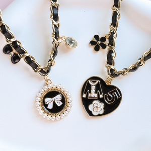 สร้อยคอประดับมุกและคริสตัลสำหรับสัตว์เลี้ยง สุนัขและแมว ดีไซน์หรูหราสง่างาม - Product Image 5