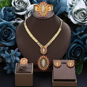 Ensemble de <span class=keywords><strong>bijoux</strong></span> de <span class=keywords><strong>luxe</strong></span> en gros 4 pièces plaqué or, motif nid d'abeille, collier, boucles d'oreilles, bague, bracelet, accessoires de mariage en zircon et fleurs - Product Image 4