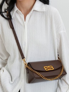 Bolso cuadrado pequeño con cadena Premium Sense, uso diario, bolso para axilas de moda femenina, bolso cruzado de hombro de lujo ligero Lux - Product Image 3